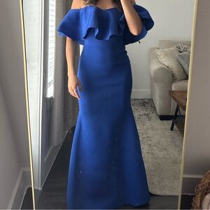 Formal Blue Gown size S
Stretchy